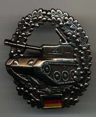 Barettabzeichen Panzertruppe mit Flagge, Metall, neu